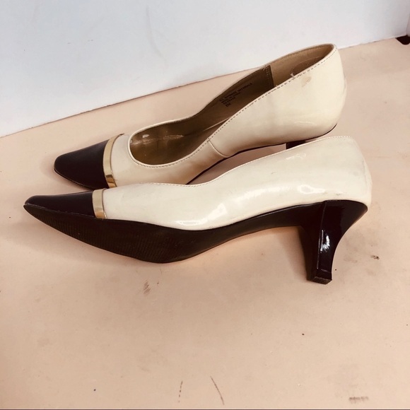 Karen Scott - Picture 4 of 5